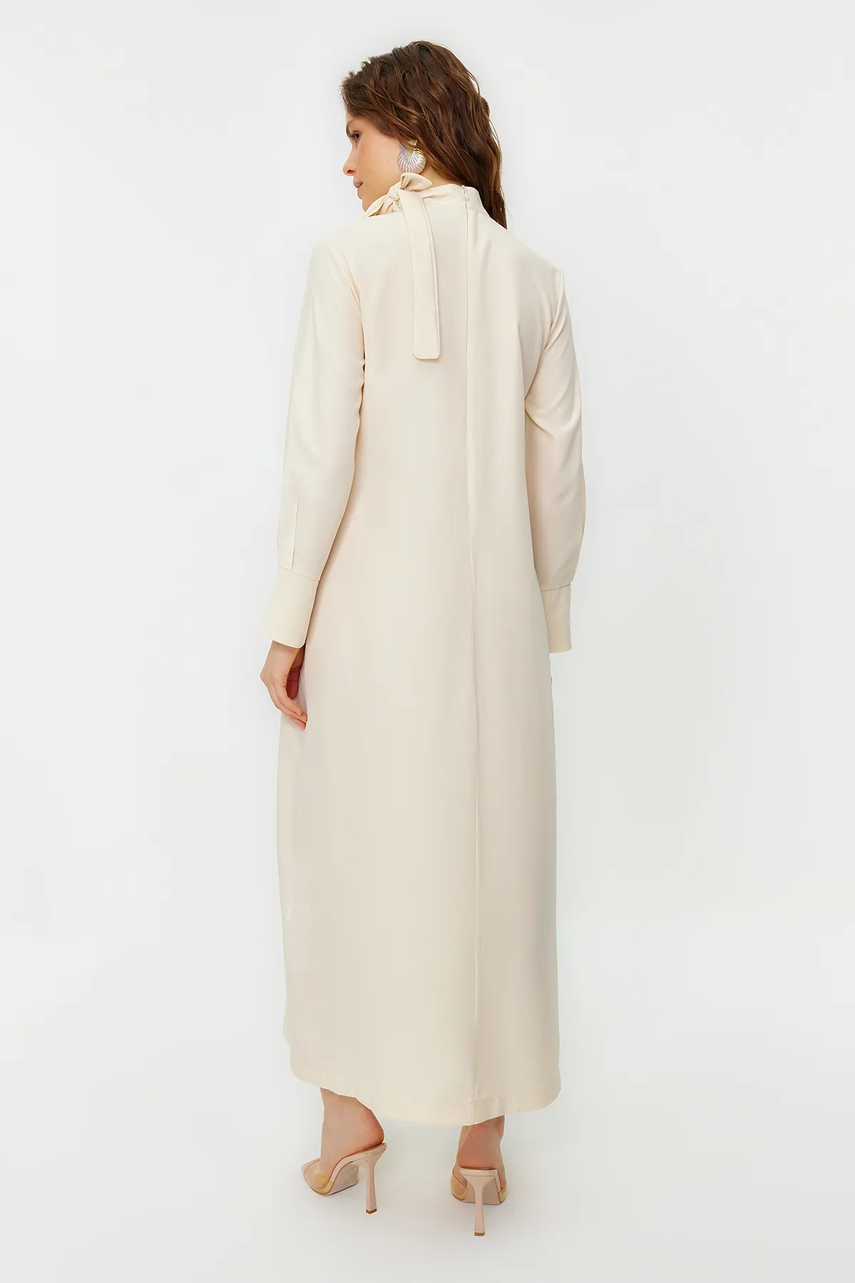 Trendyol Modest  Gewebtes Kleid mit Steinkragen und Bindedetail TCTSS23EB00283