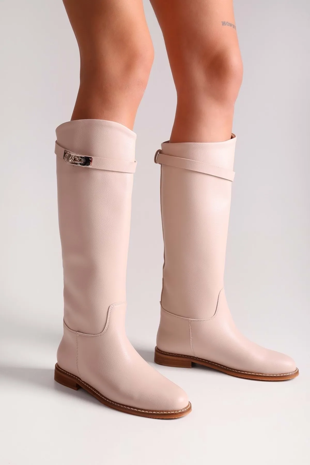 Shoeberry  Damen-Reitstiefel Larissa aus beigem Leder mit Schnallen Beiges Leder