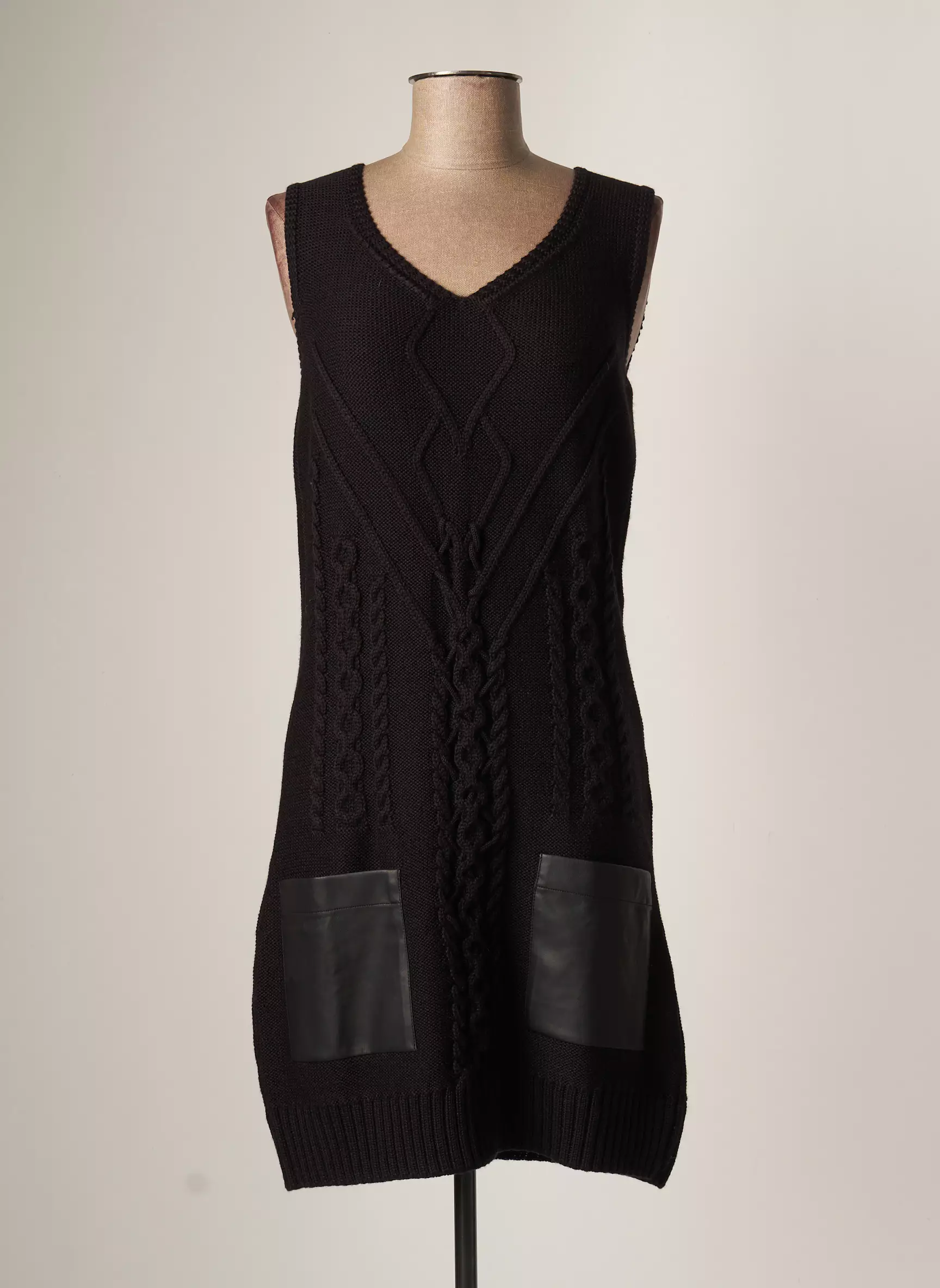 Aventures Des Toiles Robes Pulls Femme couleur noir