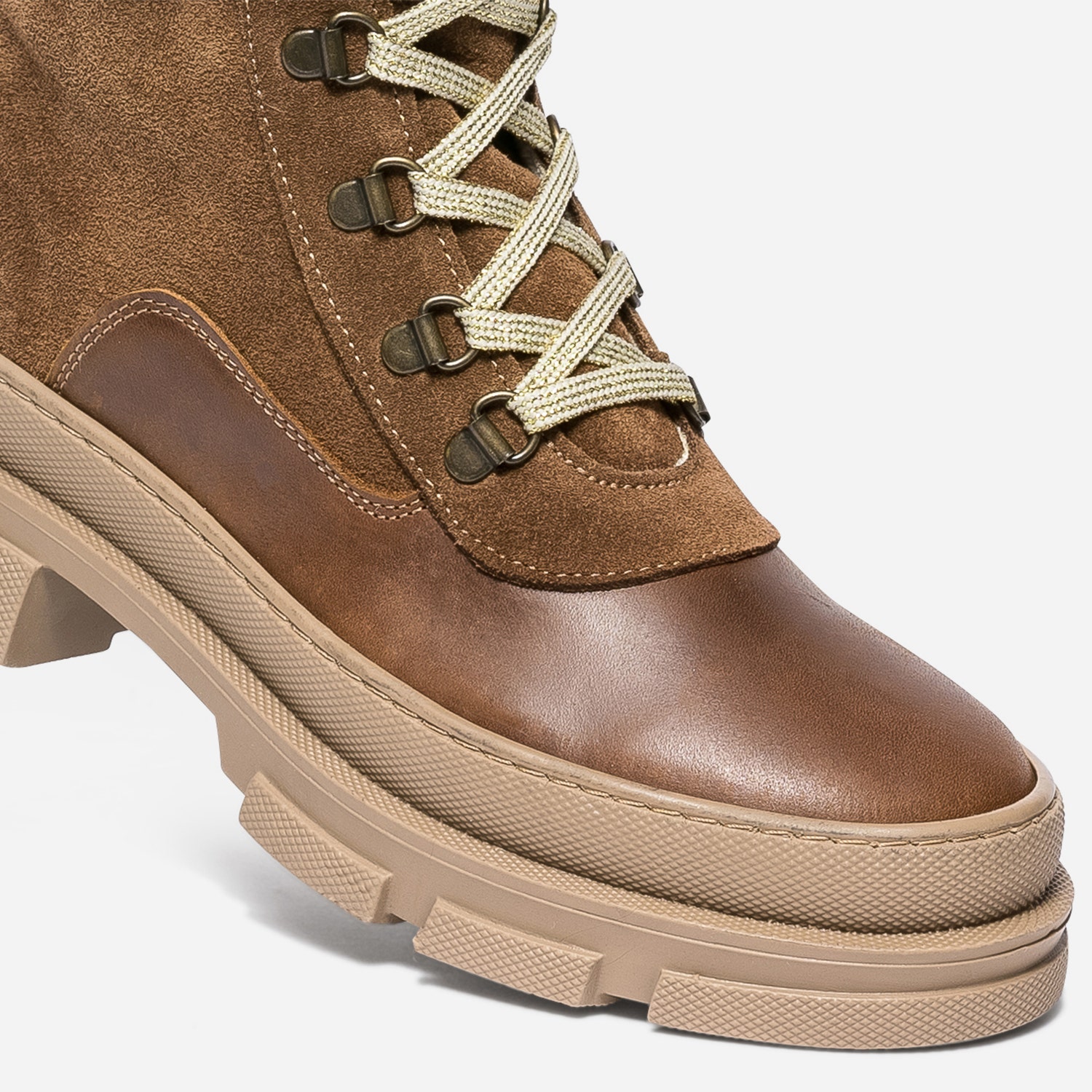 Boots marron en cuir et cuir velours fourré