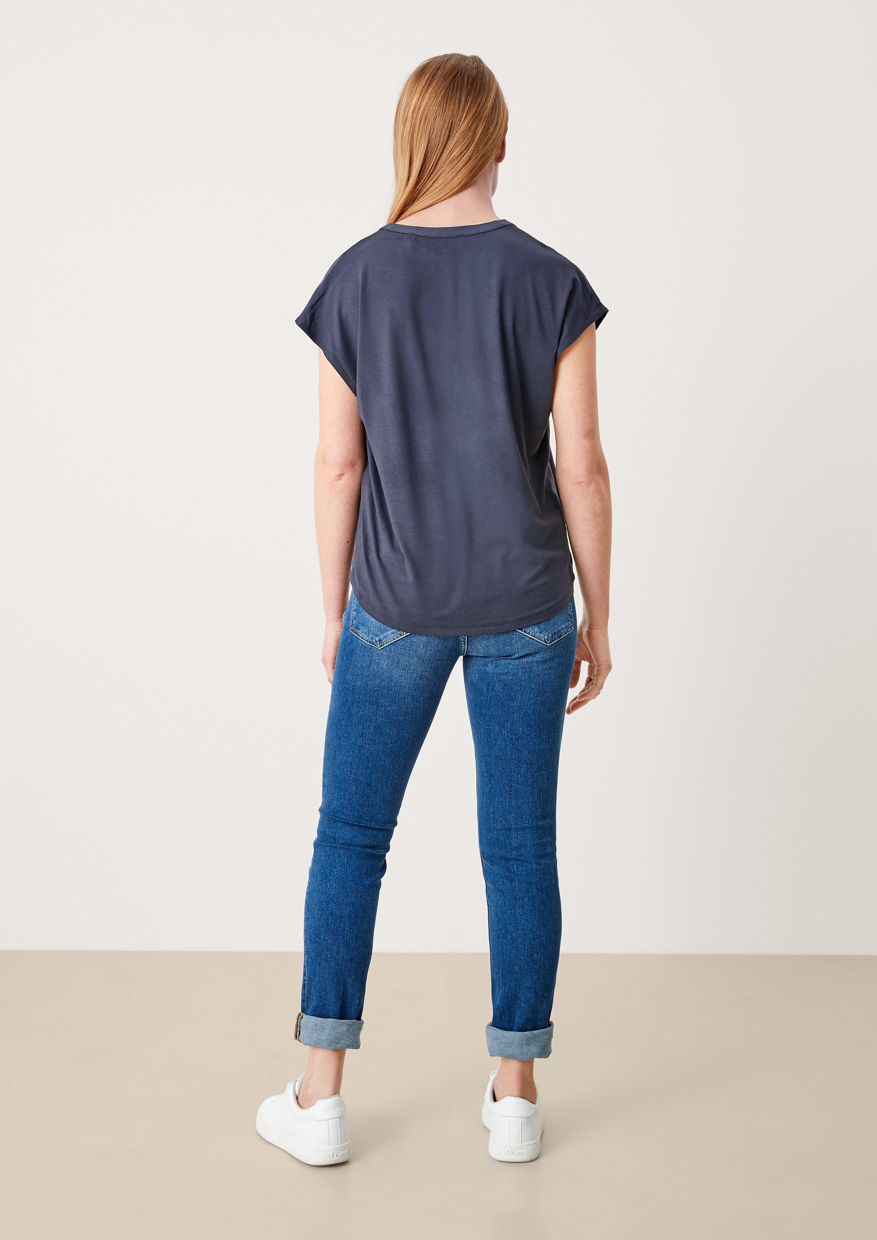 Viskoseshirt mit V-Neck  2112033-5959