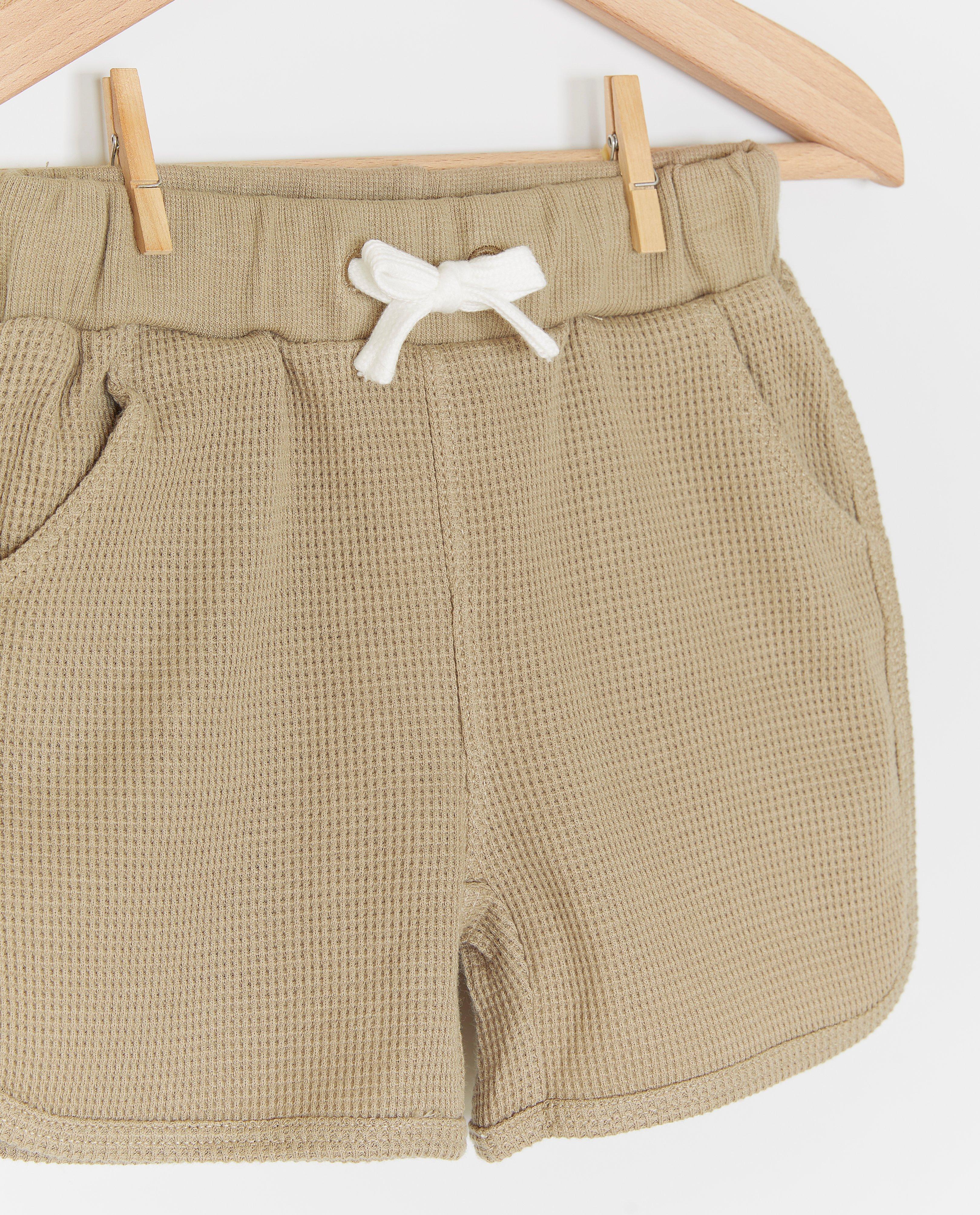 Pantaloni scurți Feetje cu model waffle kaki