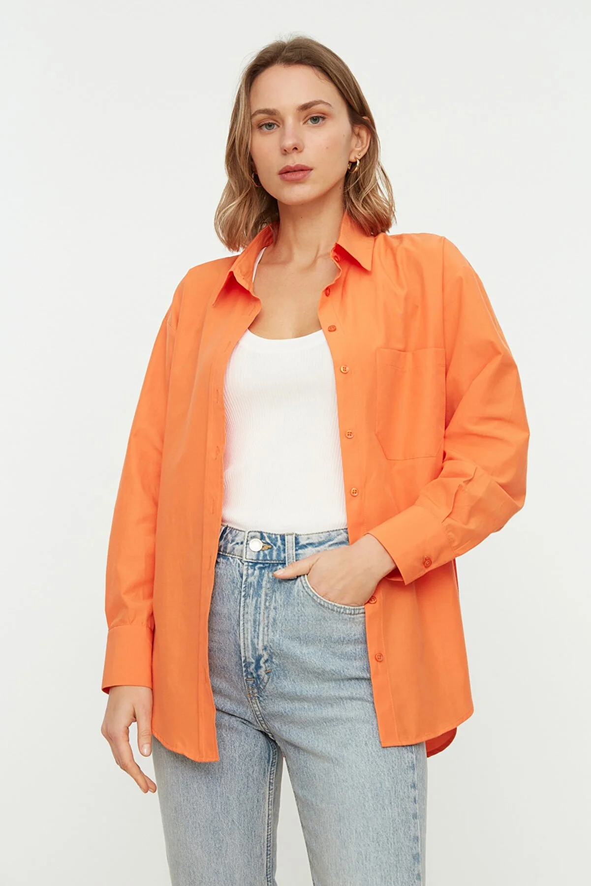 Trendyol Collection  Orangefarbenes Boyfriend-Hemd aus Baumwollgewebe mit weiter Passform und einer Tasche TWOAW20GO0115