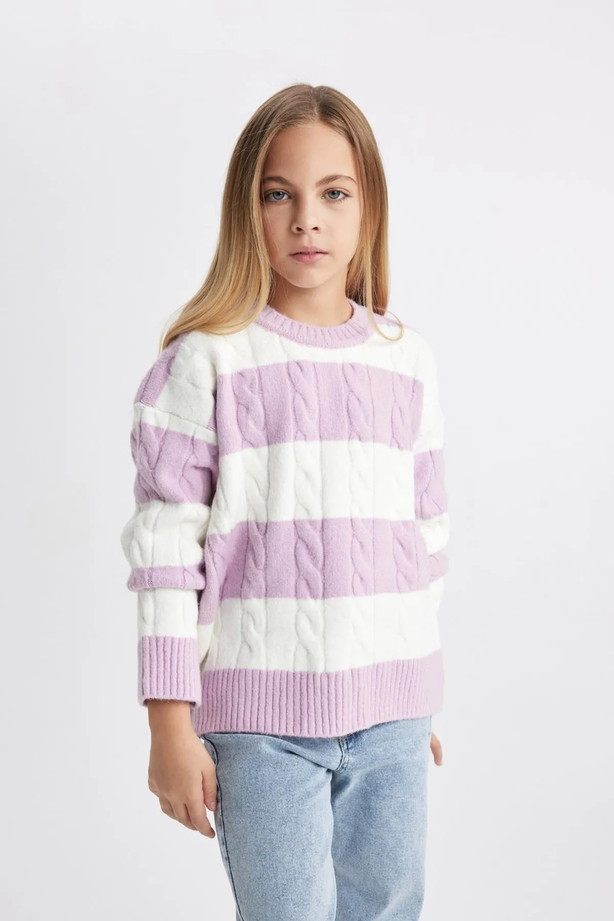 DeFacto  Mädchenpullover mit normaler Passform und Rundhalsausschnitt
