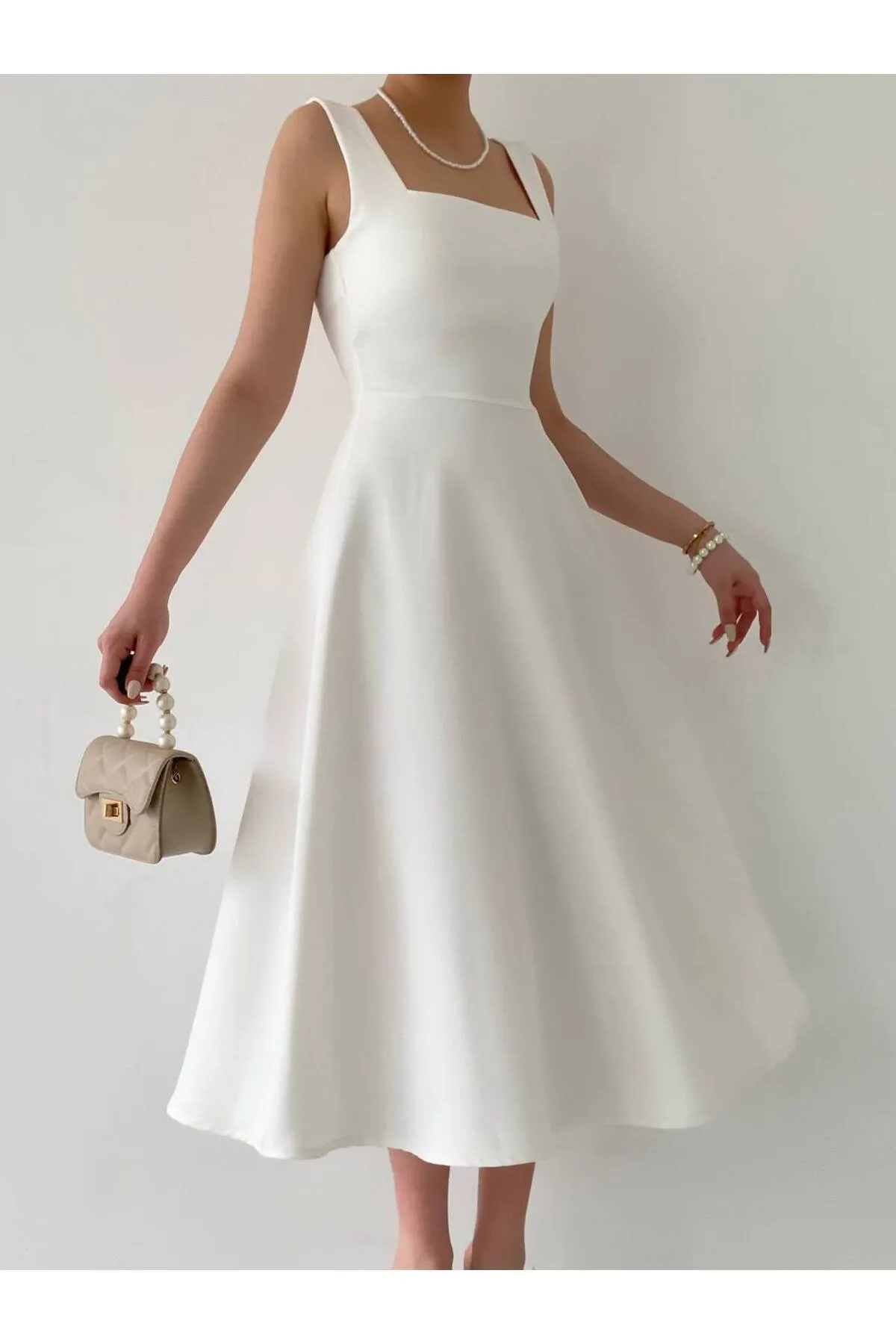 SONREİR  JESICA-KLEID MIT DICKEN TRÄGERN UND QUADRATISCHEM YEKA-DETAIL