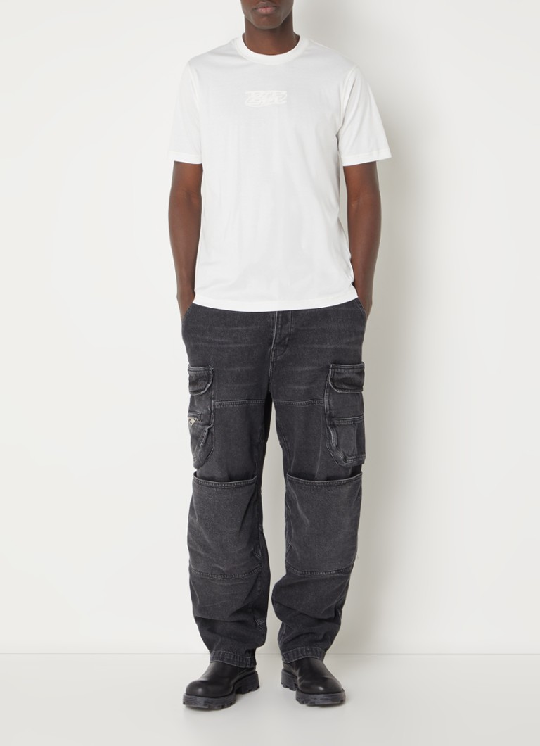 Diesel Must -t-paita, jossa logo ja painatus takana