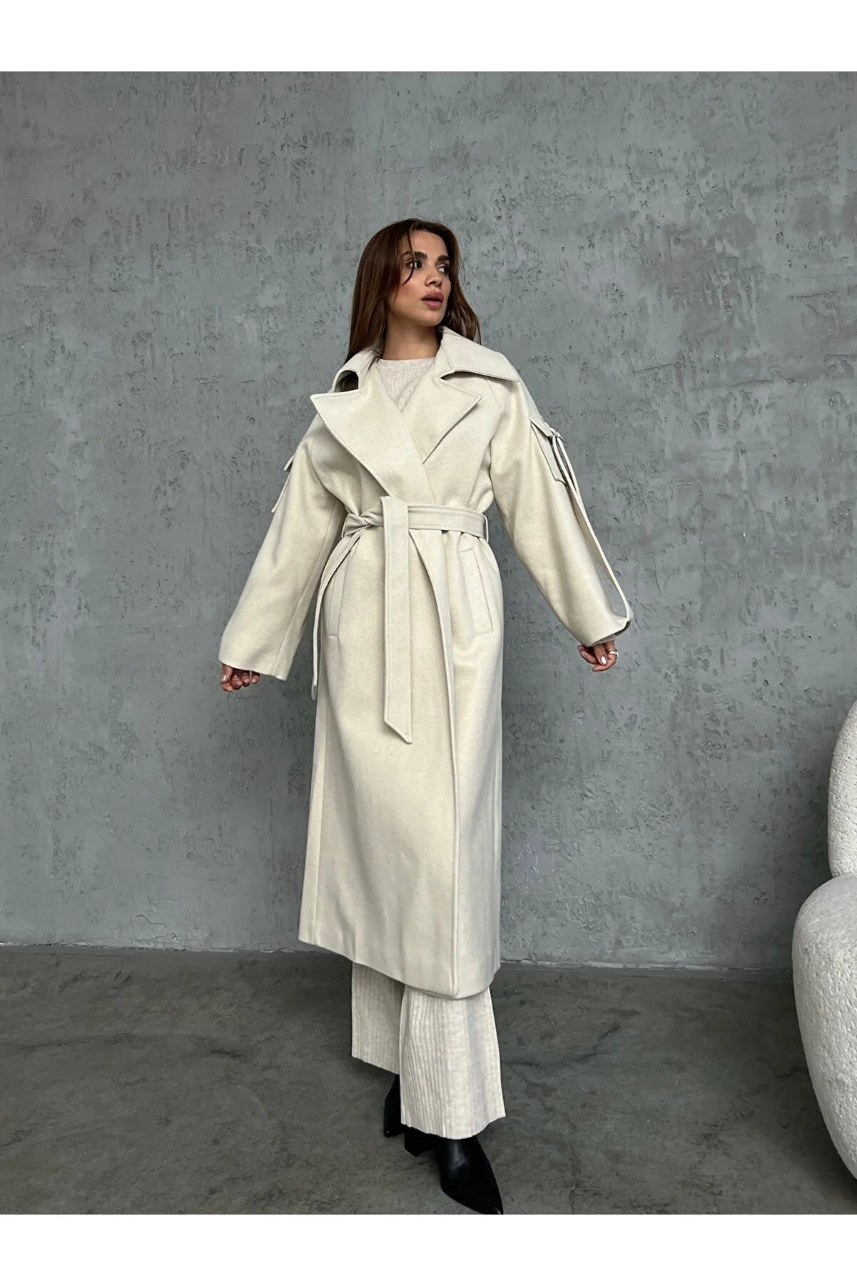 Laluvia  Premium-Mantel mit beigefarbenen Ärmeln und Taschendetail