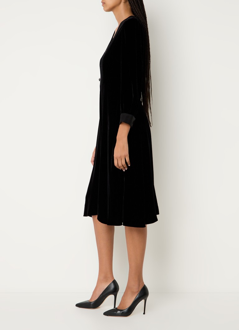 Rochie-tunic midi Cordelia din catifea de la LKBennett, împodobită cu nasturi decorativi.