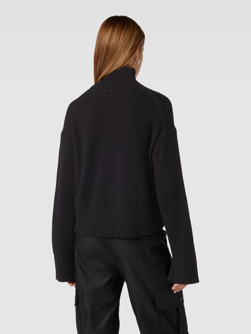 Strickpullover mit Label-Patch in black