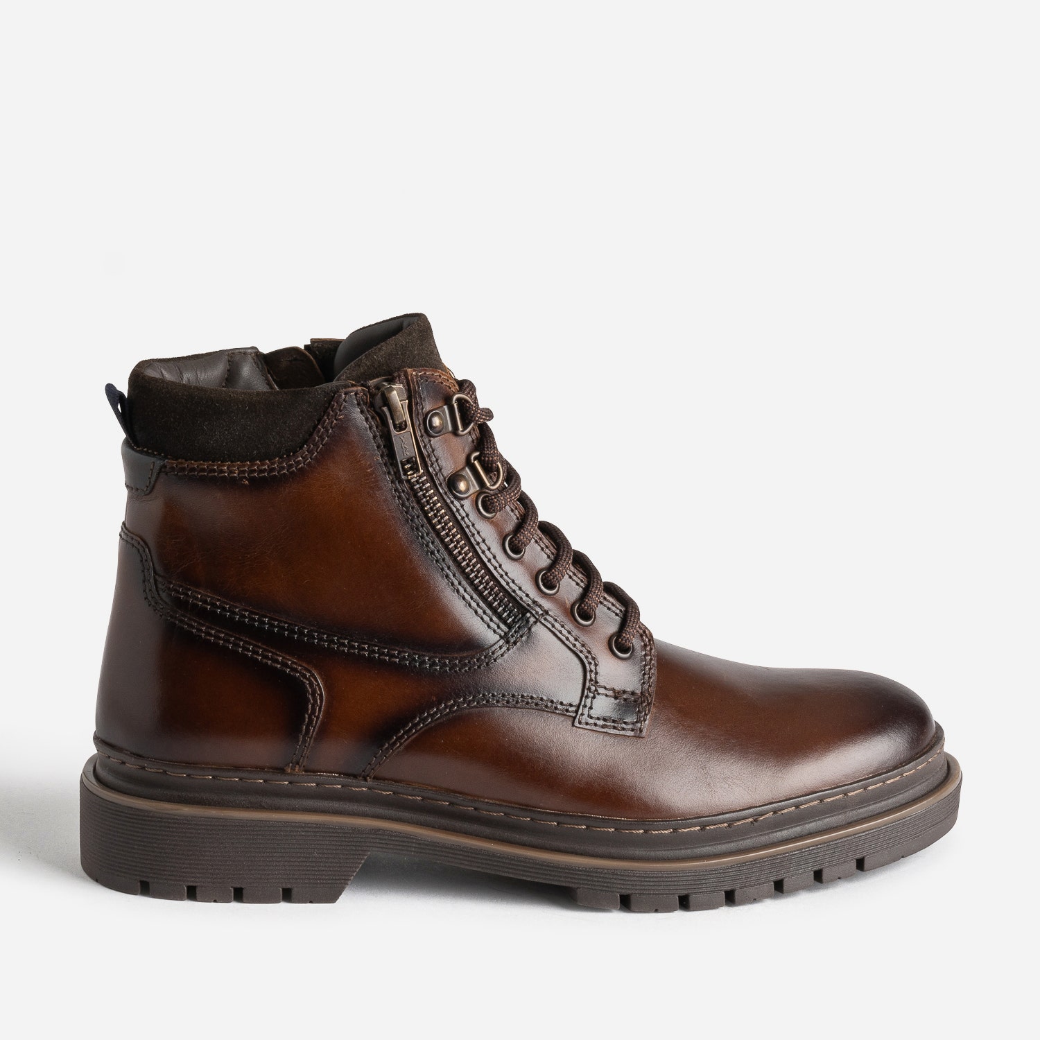 Boots à lacet marron en cuir semelle crantée