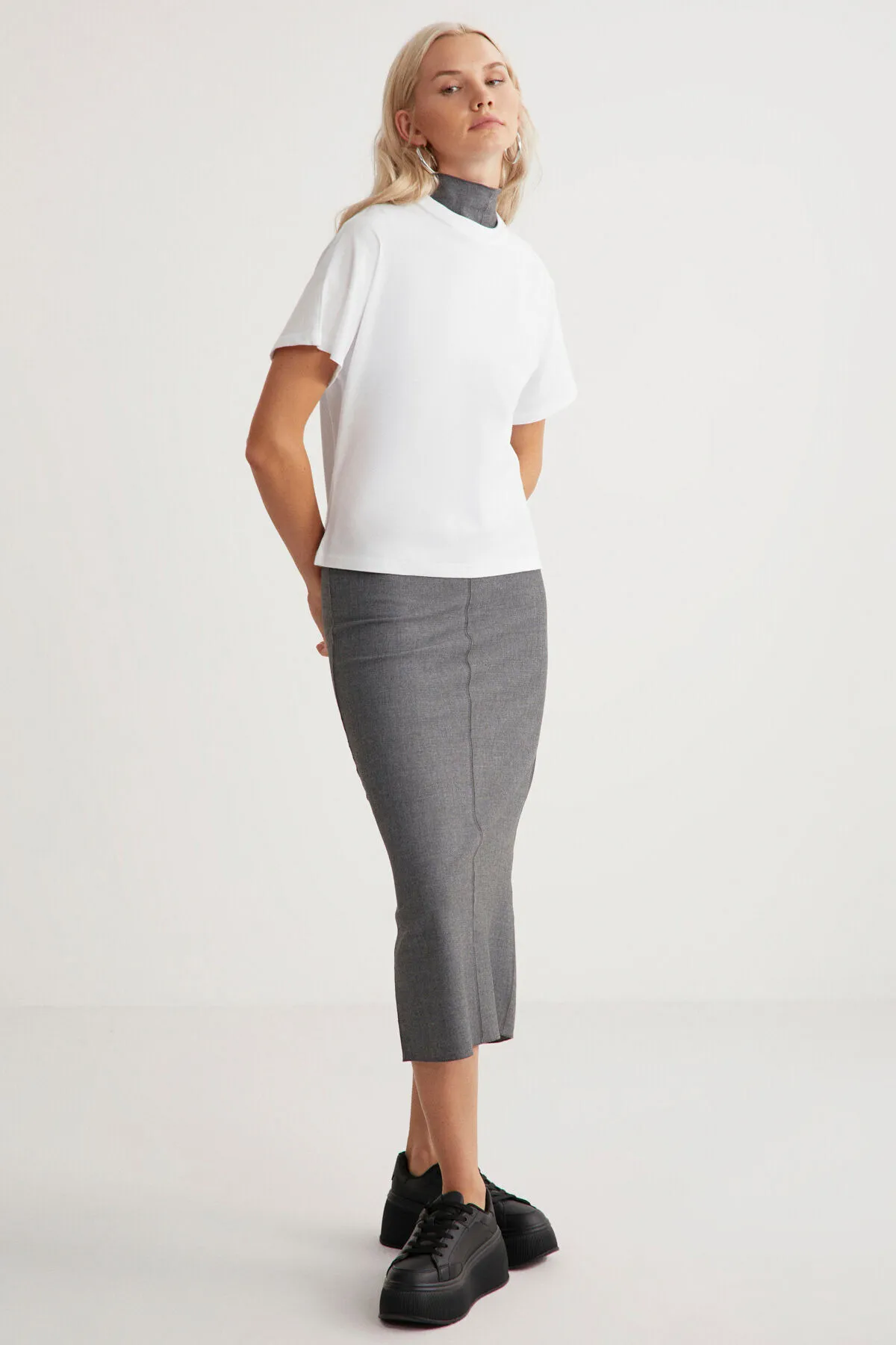 GRIMELANGE  Lottie Damen-T-Shirt mit regulärer Passform und Rundhalsausschnitt aus 100 % Baumwolle in Weiß