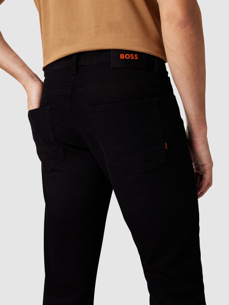 Slim Fit Jeans mit Stretch-Anteil in schwarz
