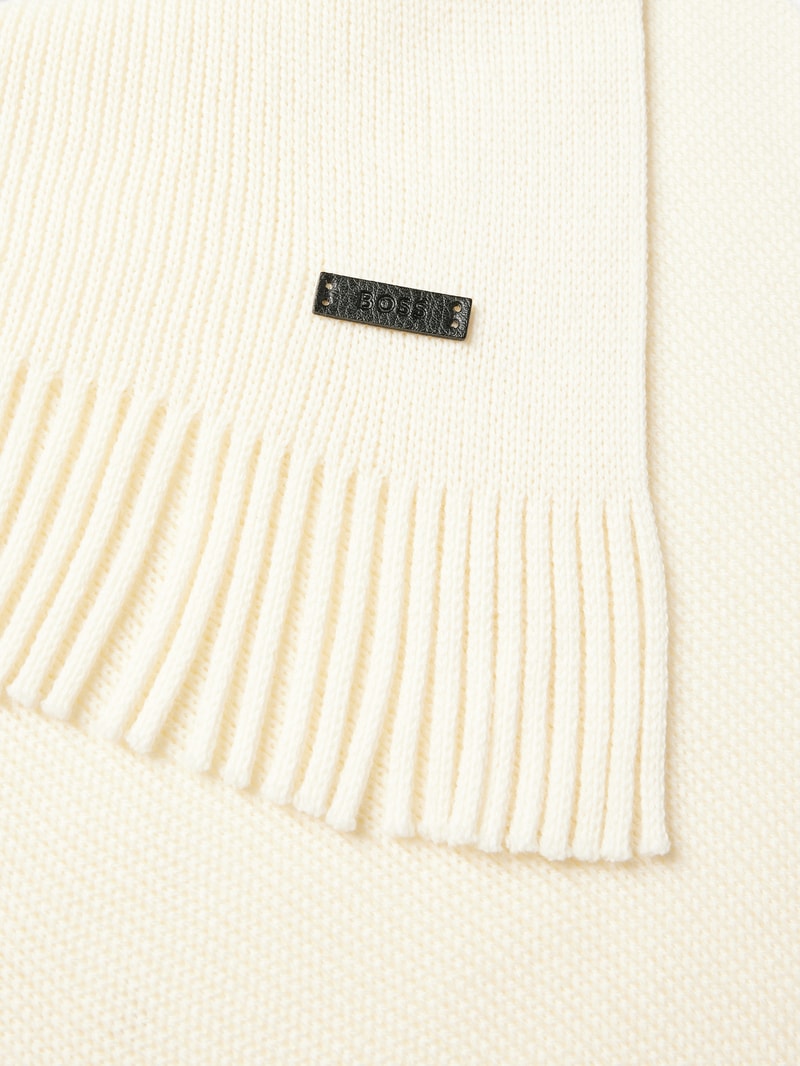 Strickschal mit Fransen Modell 'Albas' in offwhite