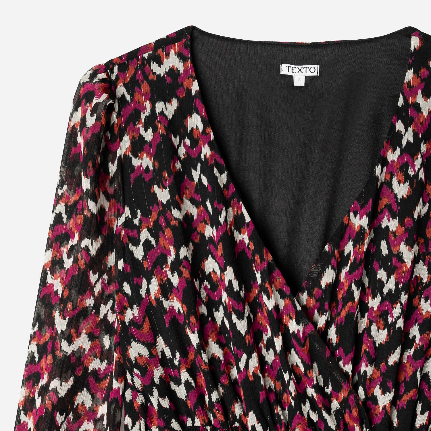 Robe noire à motif ethnique