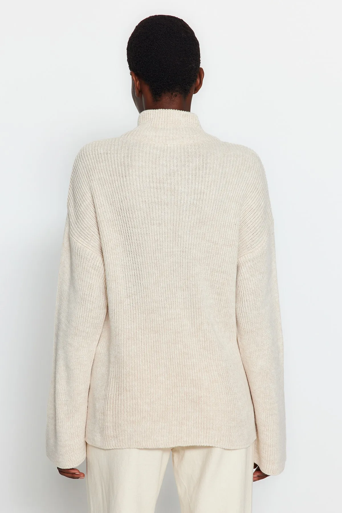 Trendyol Collection  Stone Wide Pattern Strickpullover mit hohem Kragen und Reißverschluss TWOAW24KZ00507