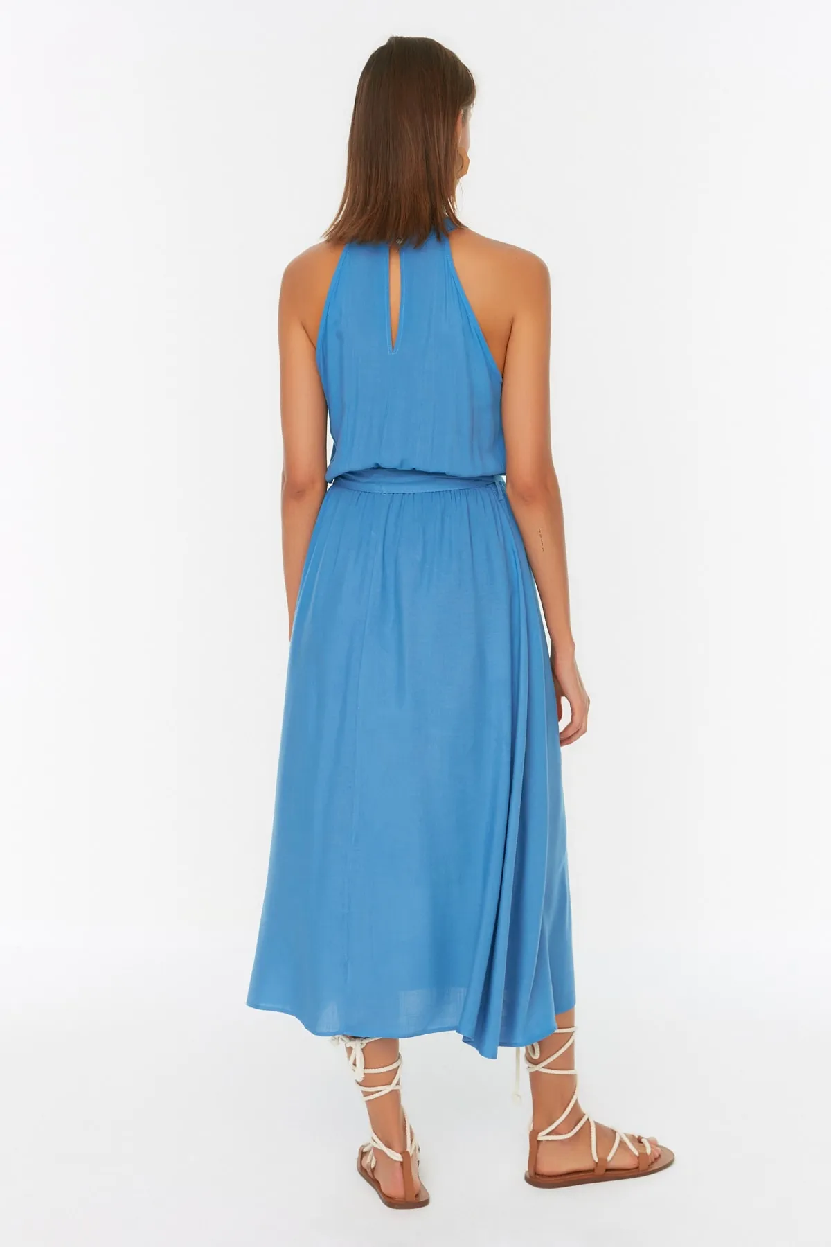 Trendyol Collection  Indigofarbenes, gewebtes Midi-Kleid aus Viskose mit Neckholder und Gürtel TWOSS19EL0155