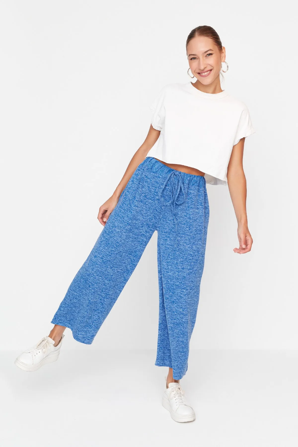 Trendyol Collection  Indigo Culotte Dick gestrickte Jogginghose TWOAW21EA0037