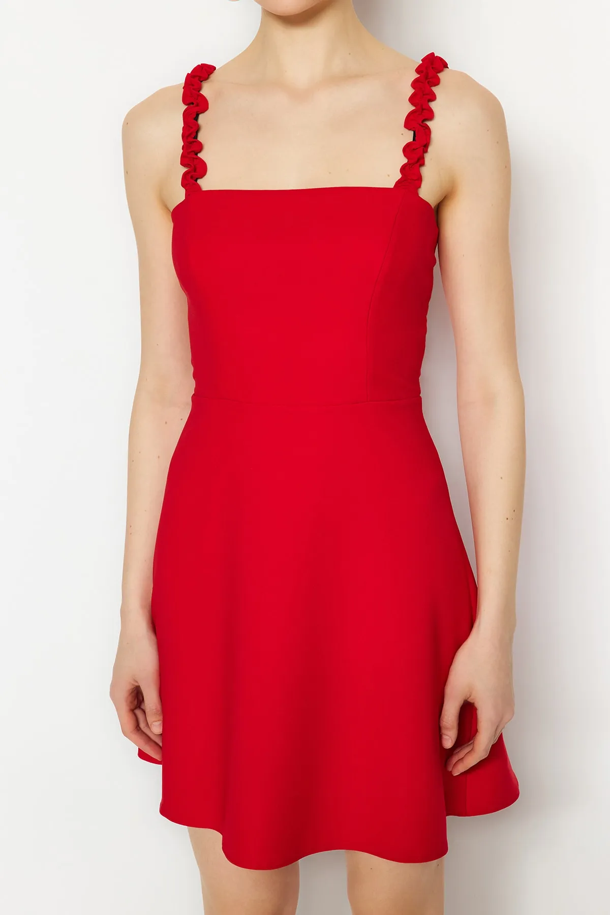 Trendyol Collection  Rotes A-Linien-Minikleid mit quadratischem Kragen und Riemen und detailliertem Webmuster TWOSS22EL2175