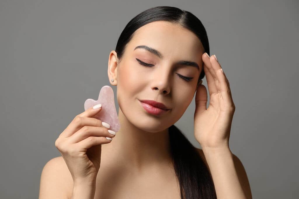 shapevital.de Massagestein Gua Sha Massagestein für gezielte Entspannung im Gesicht, handgefertigt und poliert für optimales Gleiten