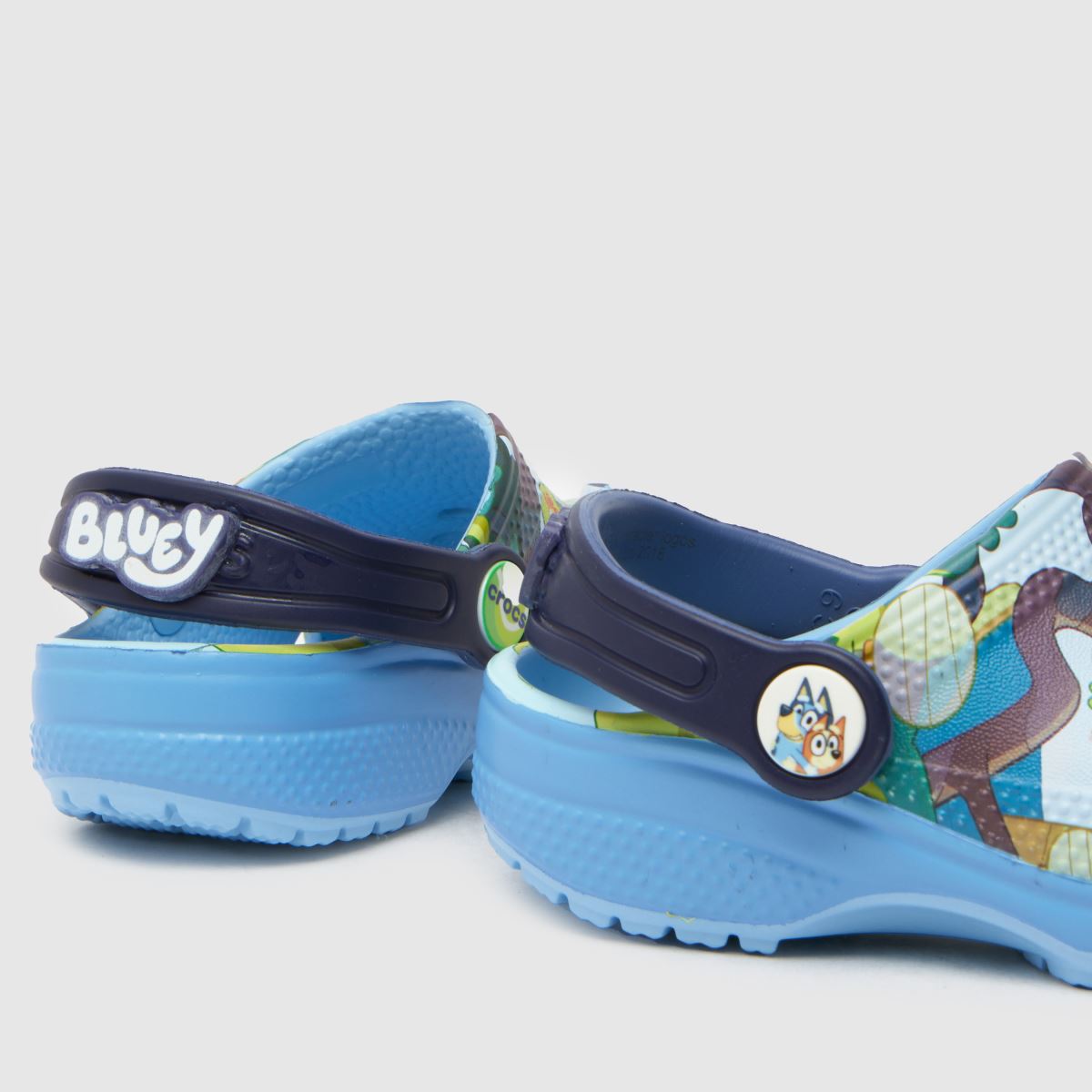 Crocs kék multi x bluey classic klumpa kisgyermek szandál