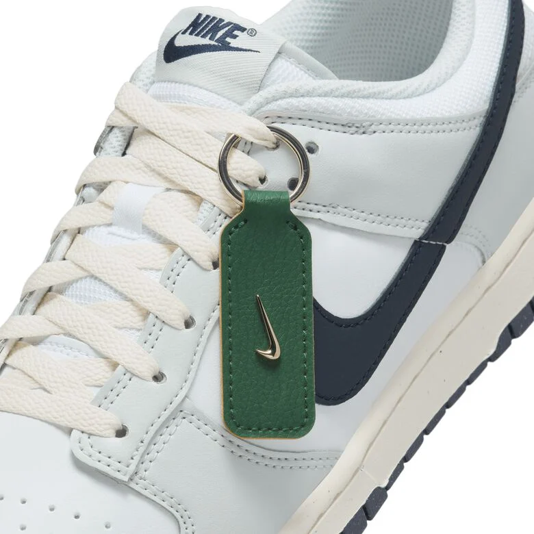 NIKE Wmns Dunk Low 