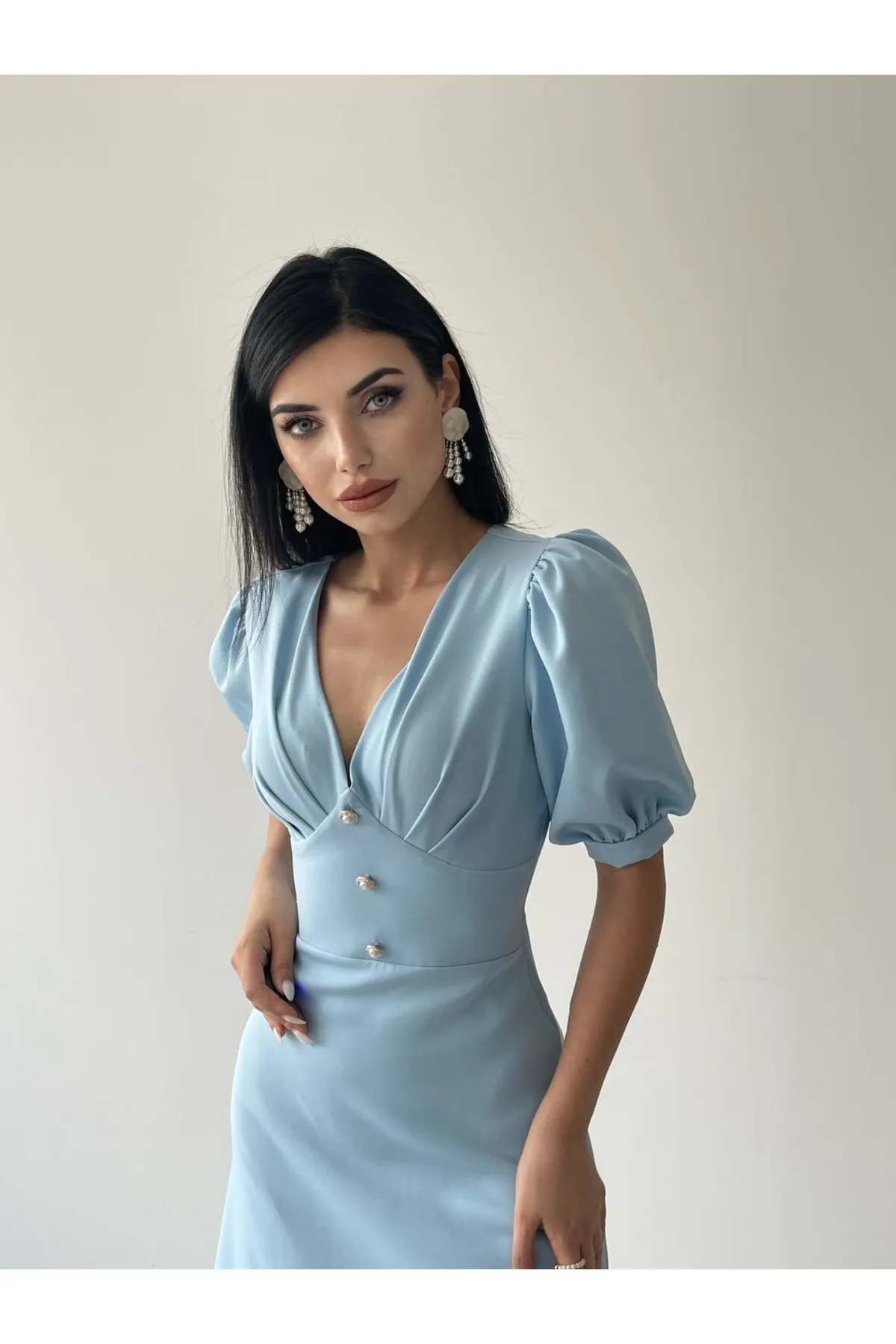 SONREİR  KLEID IN MIDI-LÄNGE MIT BALLONÄRMELN, KNOPFDETAILS VORNE