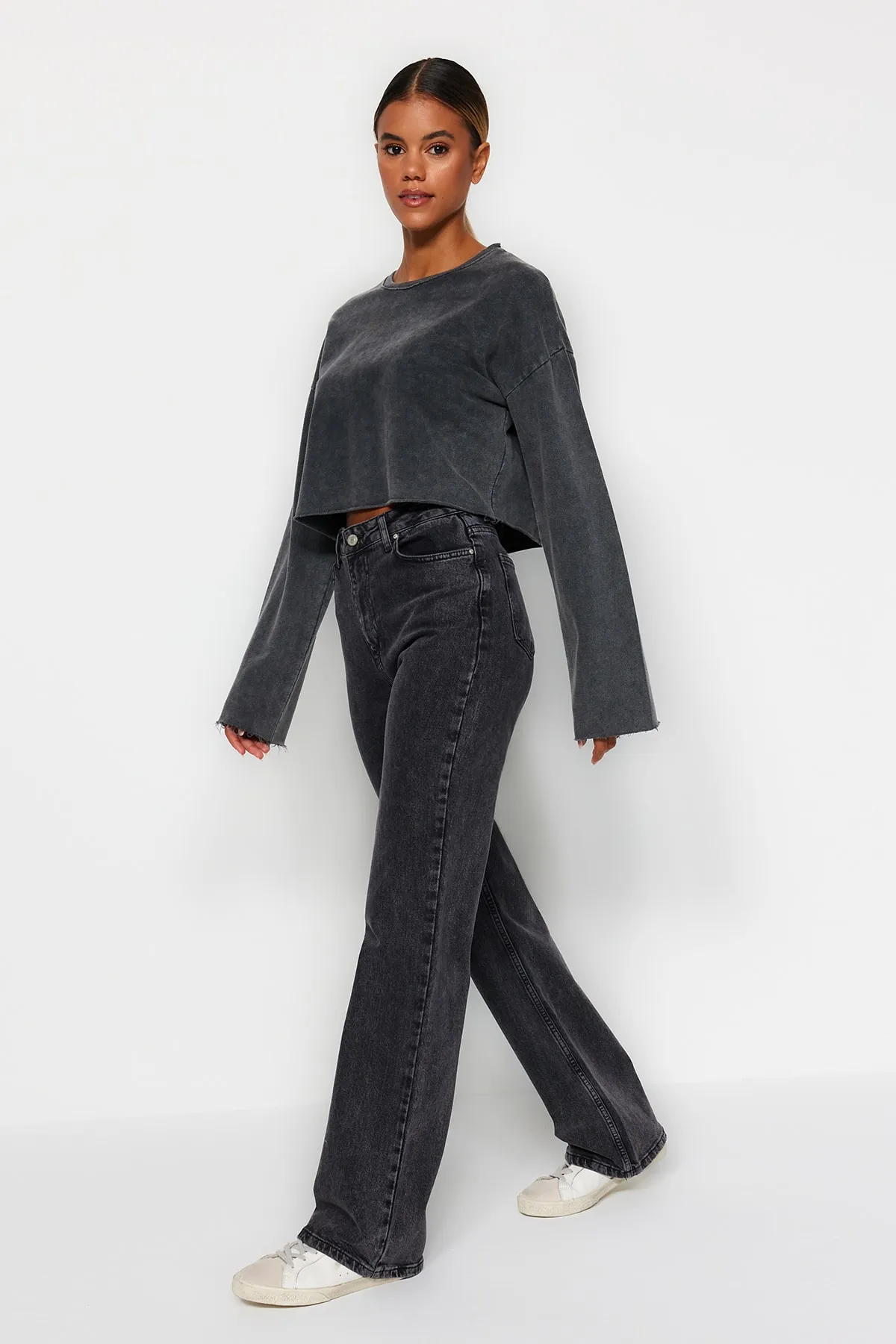 Trendyol Collection  Schwarze bequeme Jeans mit hoher Taille und weitem Bein TWOAW24JE00069