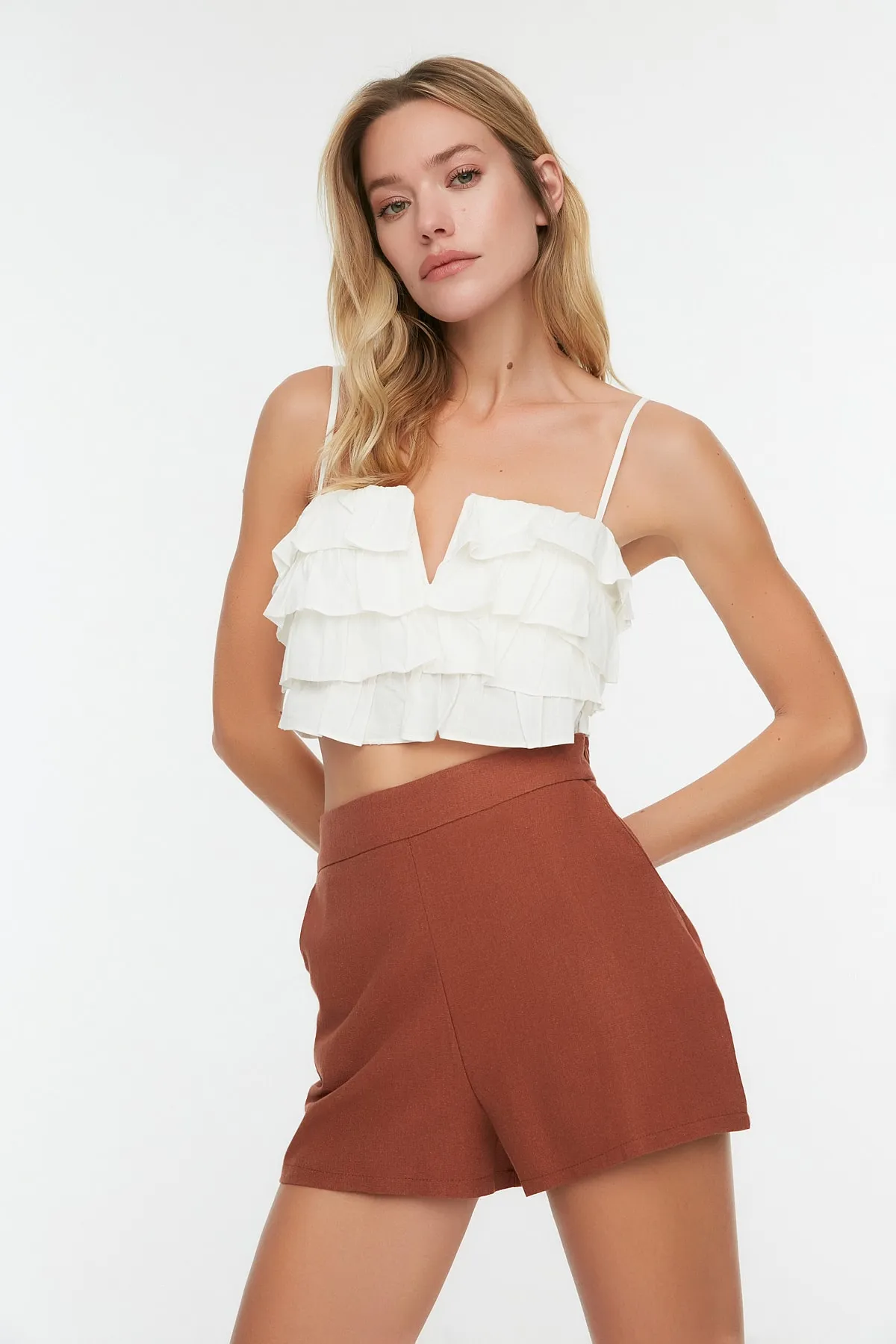 Trendyol Collection  Shorts - Braun - Mittlerer Bund