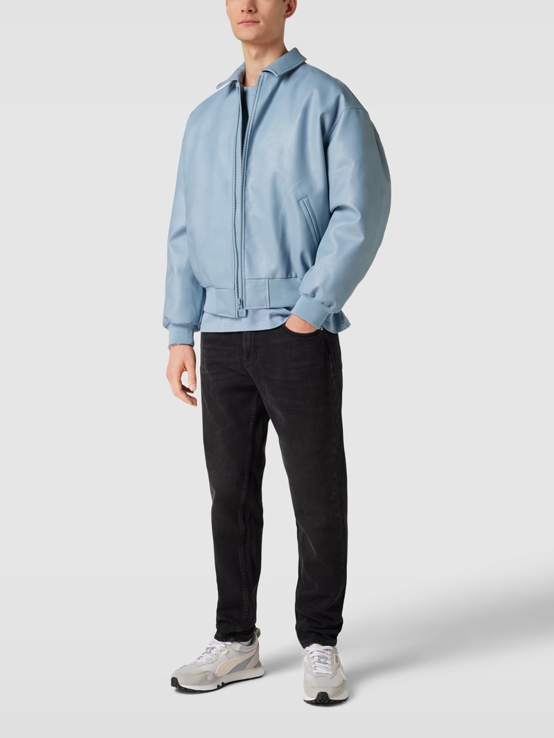 Regular Fit Jeans mit Label-Details in black