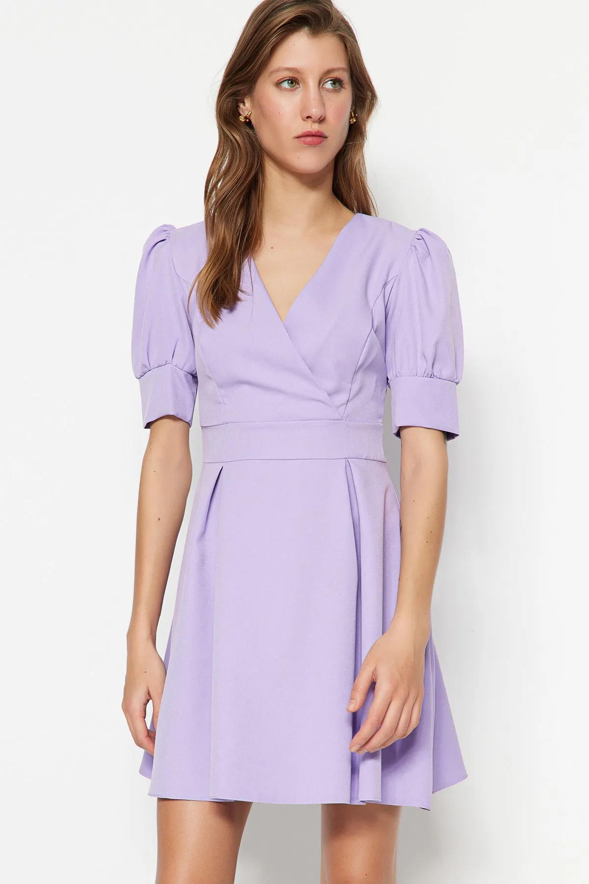 Trendyol Collection  Lilafarbenes A-Linien-Minikleid aus gewebtem Plisseegewebe TWOSS20EL1639