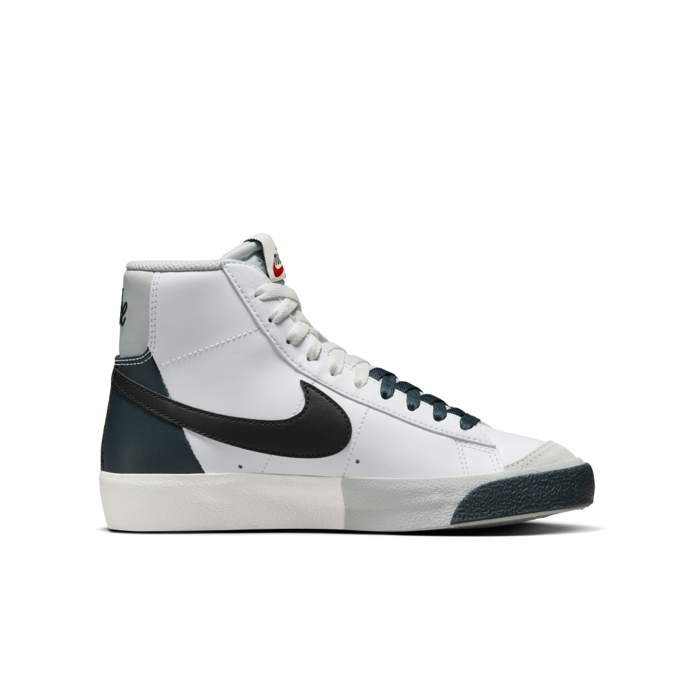 Nike BLAZER MID 77 SE FN6937-101 / weiss