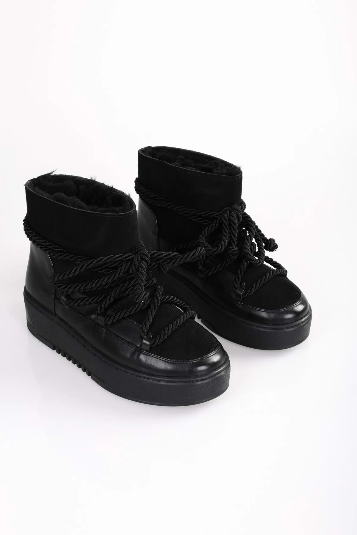 Shoeberry  Damen-Schneestiefel „Snowy Black Furry Inside“ mit dicker Sohle