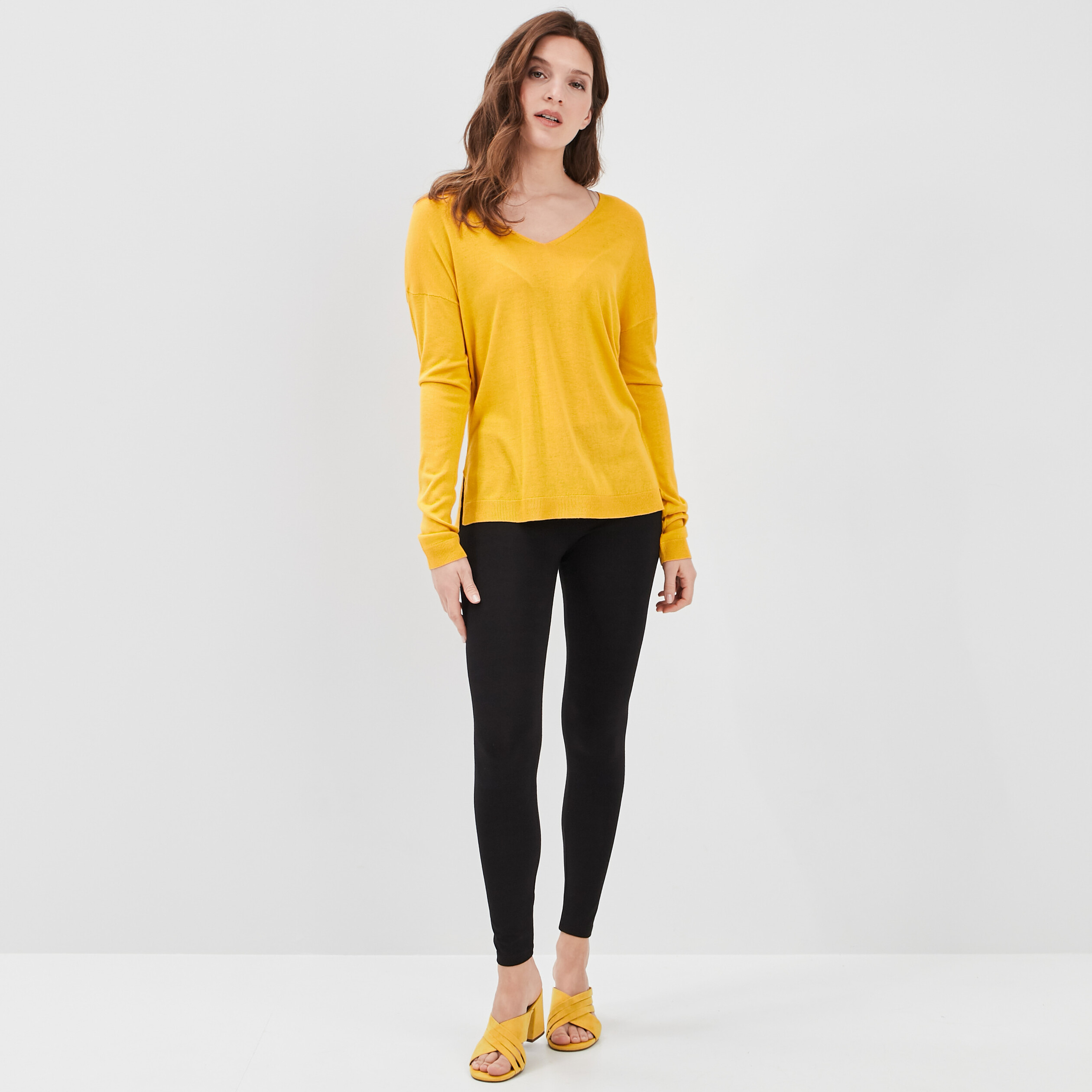 Pull avec col en V jaune moutarde femme | La Halle