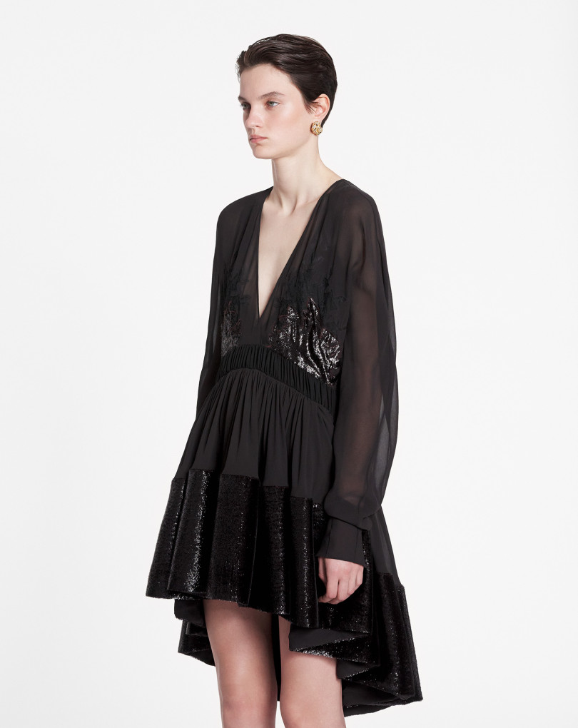 ROBE COURTE EN VELOURS À COL EN V
