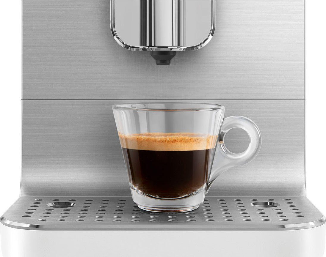 Smeg Kaffeevollautomat BCC13WHMEU, inkl. Milchbehälter