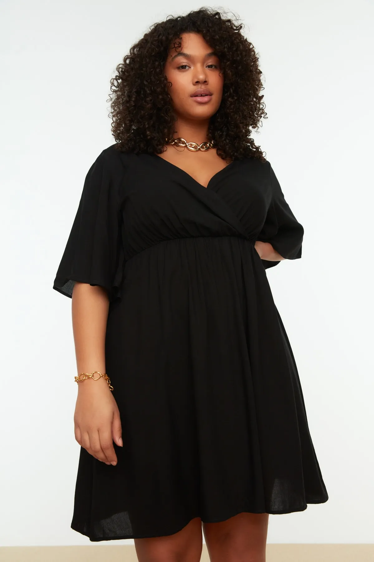 Trendyol Curve  Schwarzes gewebtes zweireihiges Kleid mit Verschluss TBBSS22EL0540