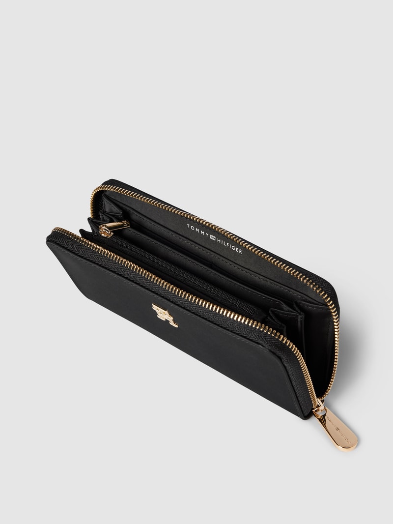 Portemonnaie mit Label-Applikation Modell 'POPPY' in black