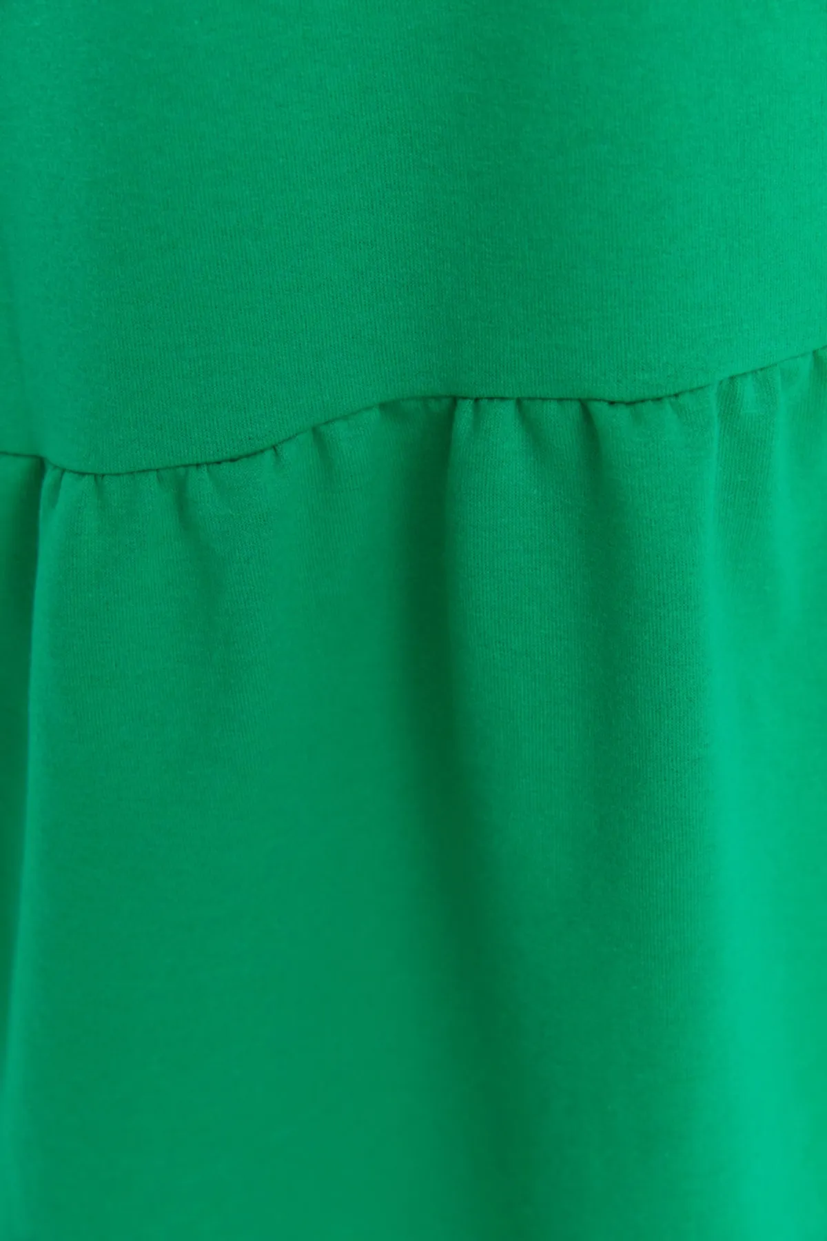 Trendyol Modest  Grünes Strickkleid mit Rundhalsausschnitt und Raffung TCTSS22EL00000