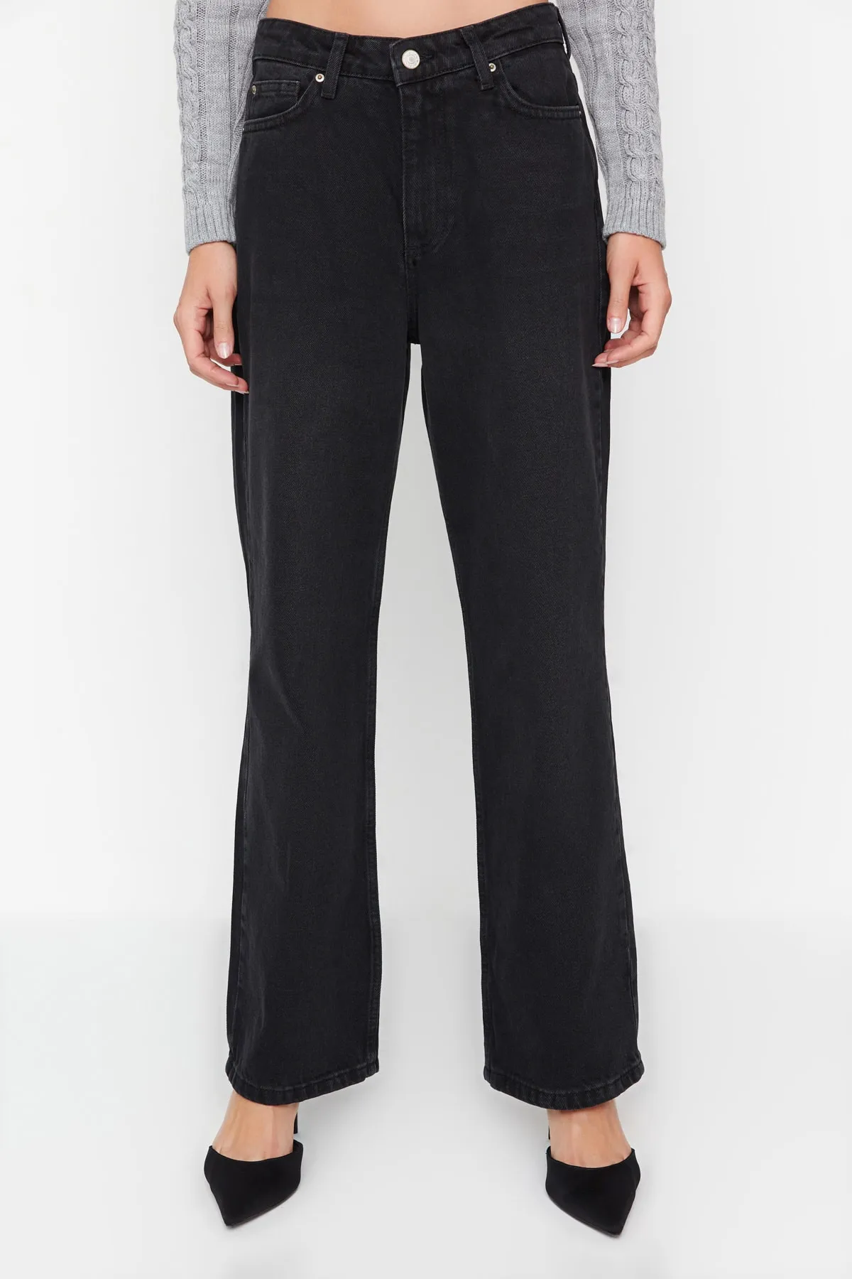 Trendyol Collection  Schwarze Petite-Jeans mit hoher Taille und weitem Bein TWOAW22JE0605
