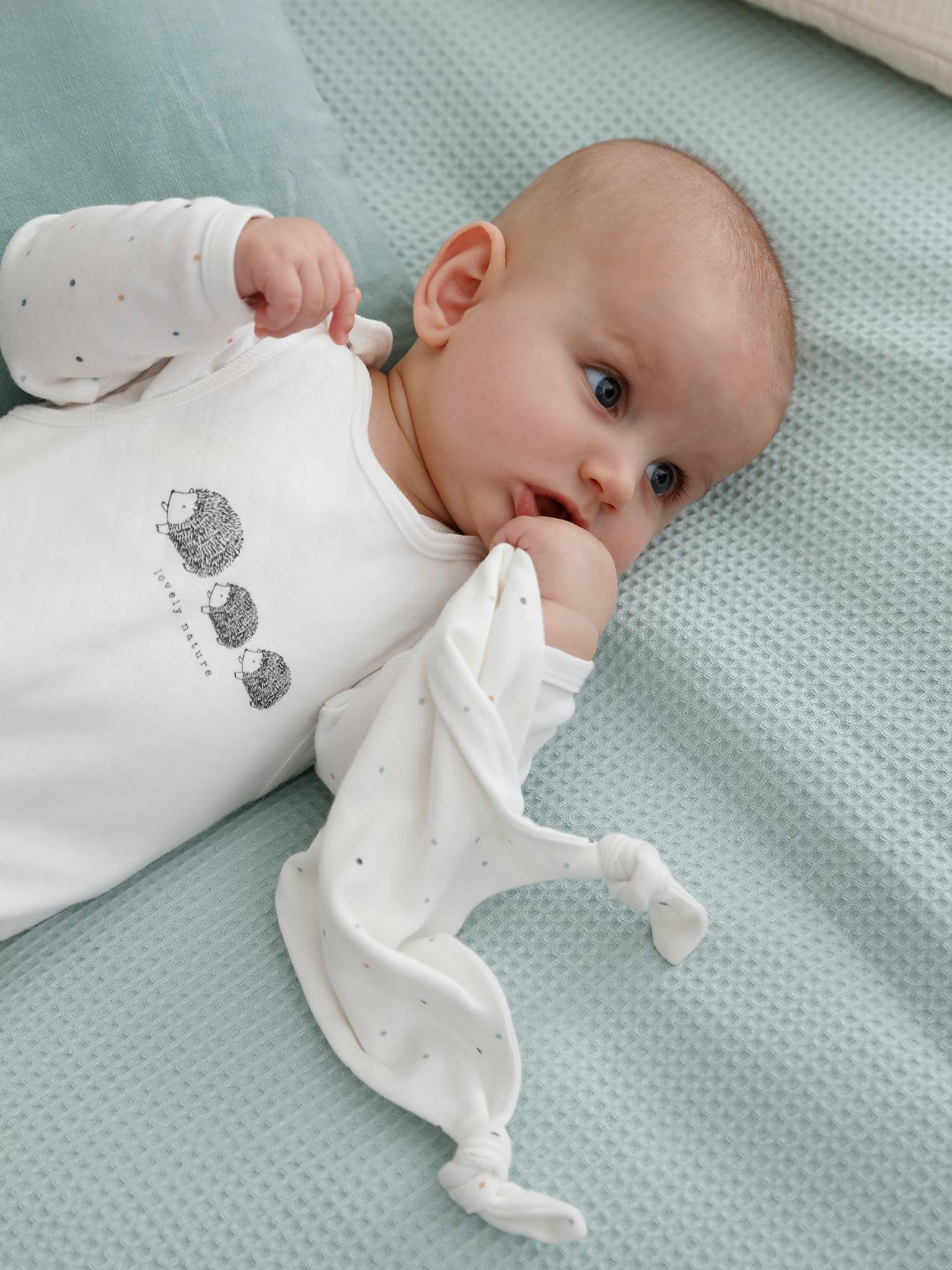 Ensemble naissance combinaison + body + doudou en coton bio vert amande