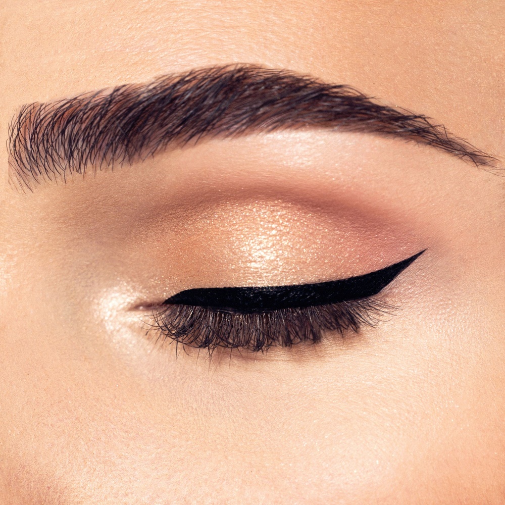 nabilla beauty Liner on Fleek 01 Eyeliner noir intense