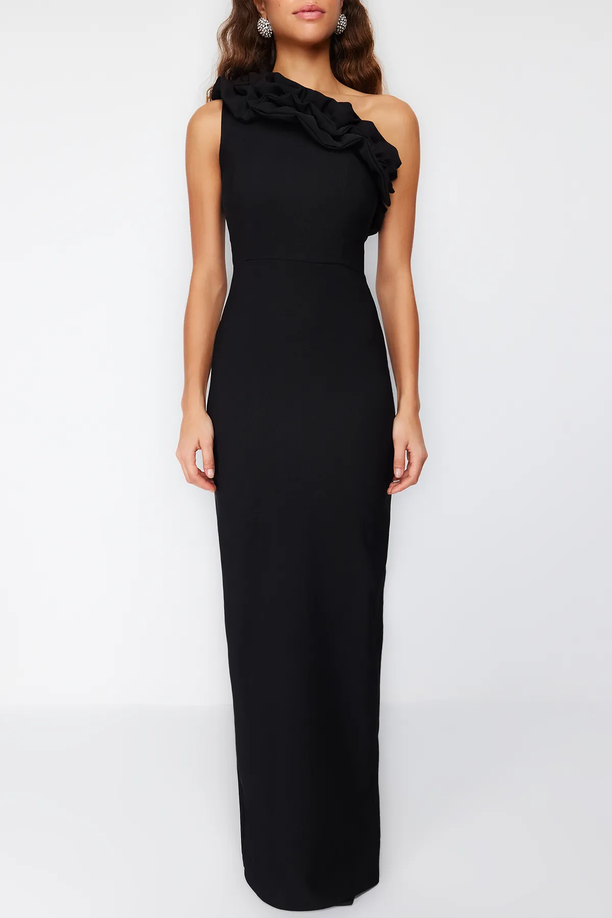 Trendyol Collection  Schwarzes, gewebtes, langes Abendkleid mit Volants TPRSS21AE0044