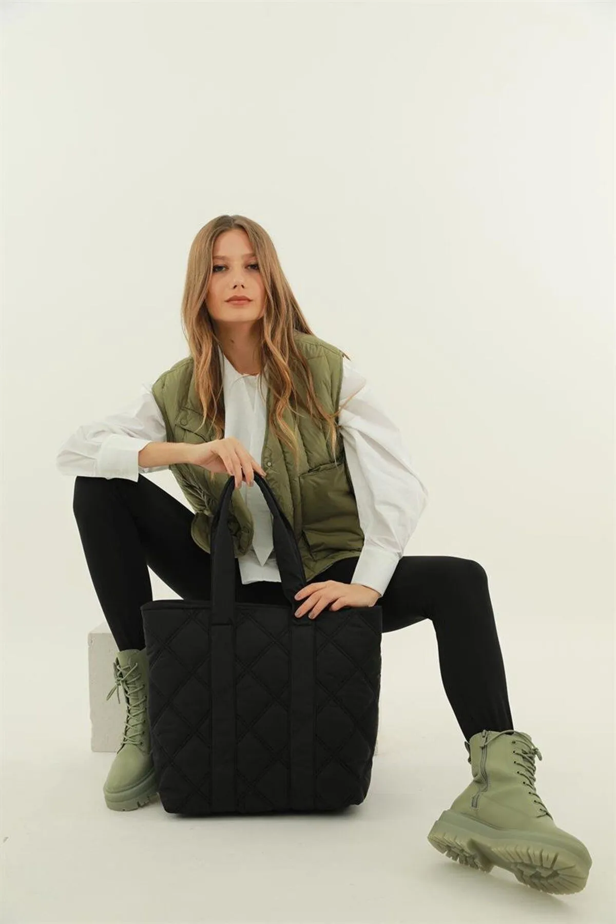 Madamra  Schwarze Pufftasche für Damen mit Steppmuster