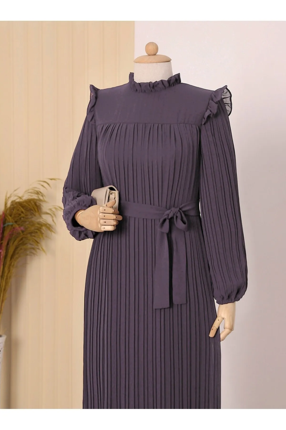 Modamorfo  Plissiertes Kleid mit Vorderteil, Ärmeln und Körper