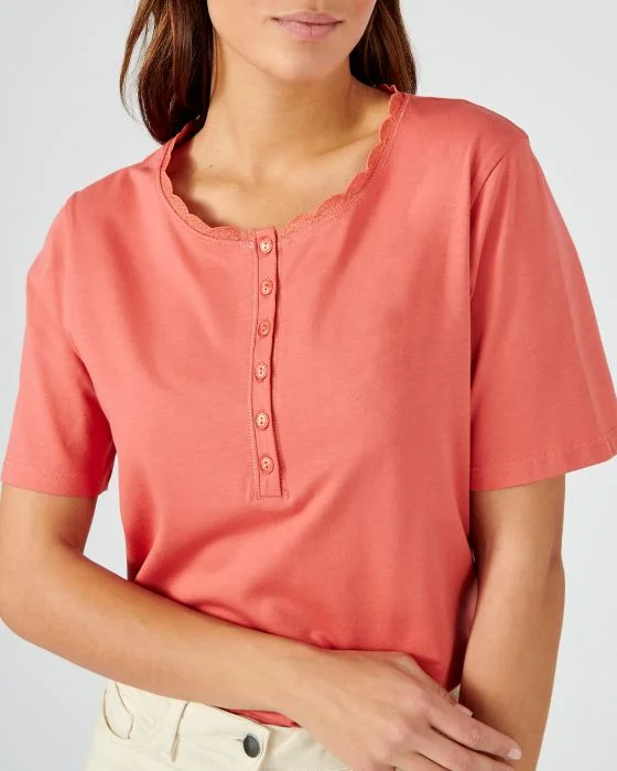 Tee-shirt col rond fantaisie en pur coton.