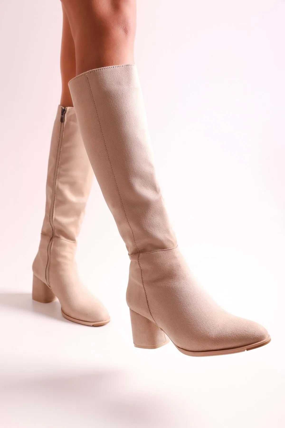Shoeberry  Damen-Stiefel Kiella aus beigem Wildleder mit Absatz Beige Wildleder