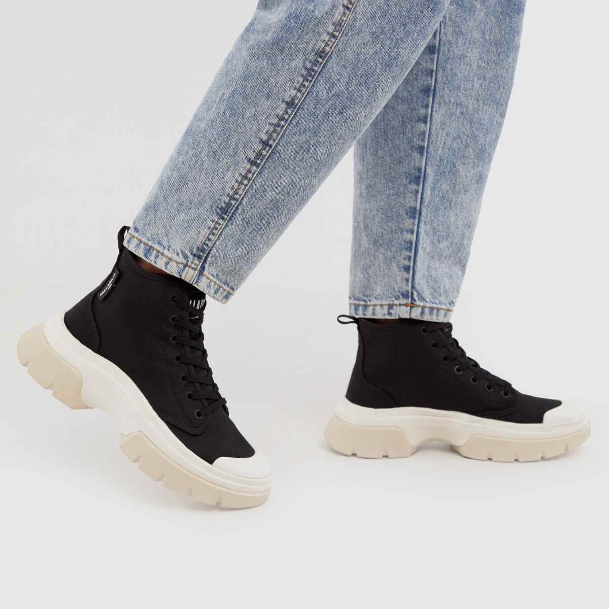 Palladium pallawave-sneakers i svart och vitt