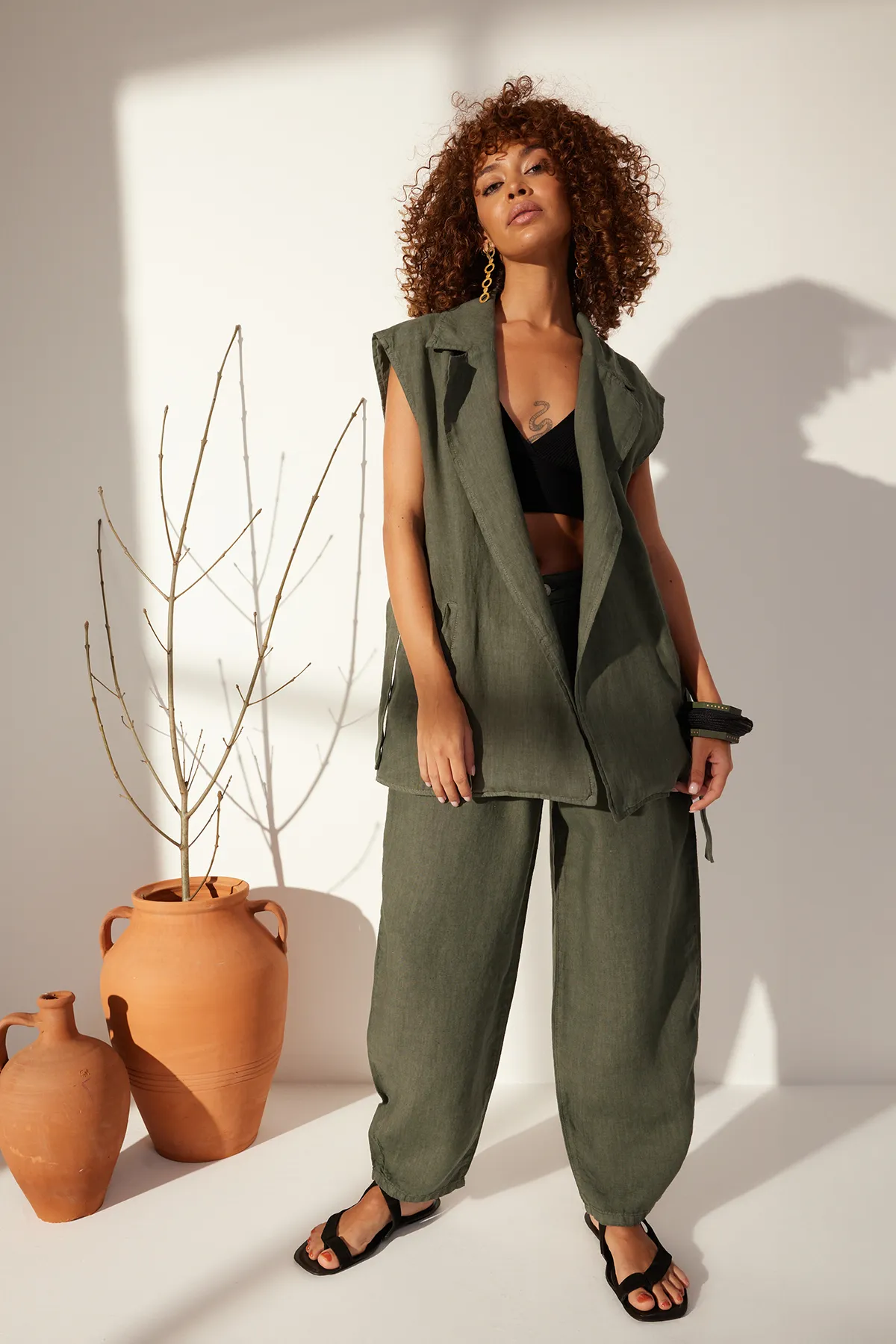 Trendyol Collection  Grüne Weste aus 100 % Leinen zum Binden TWOSS24YE00041