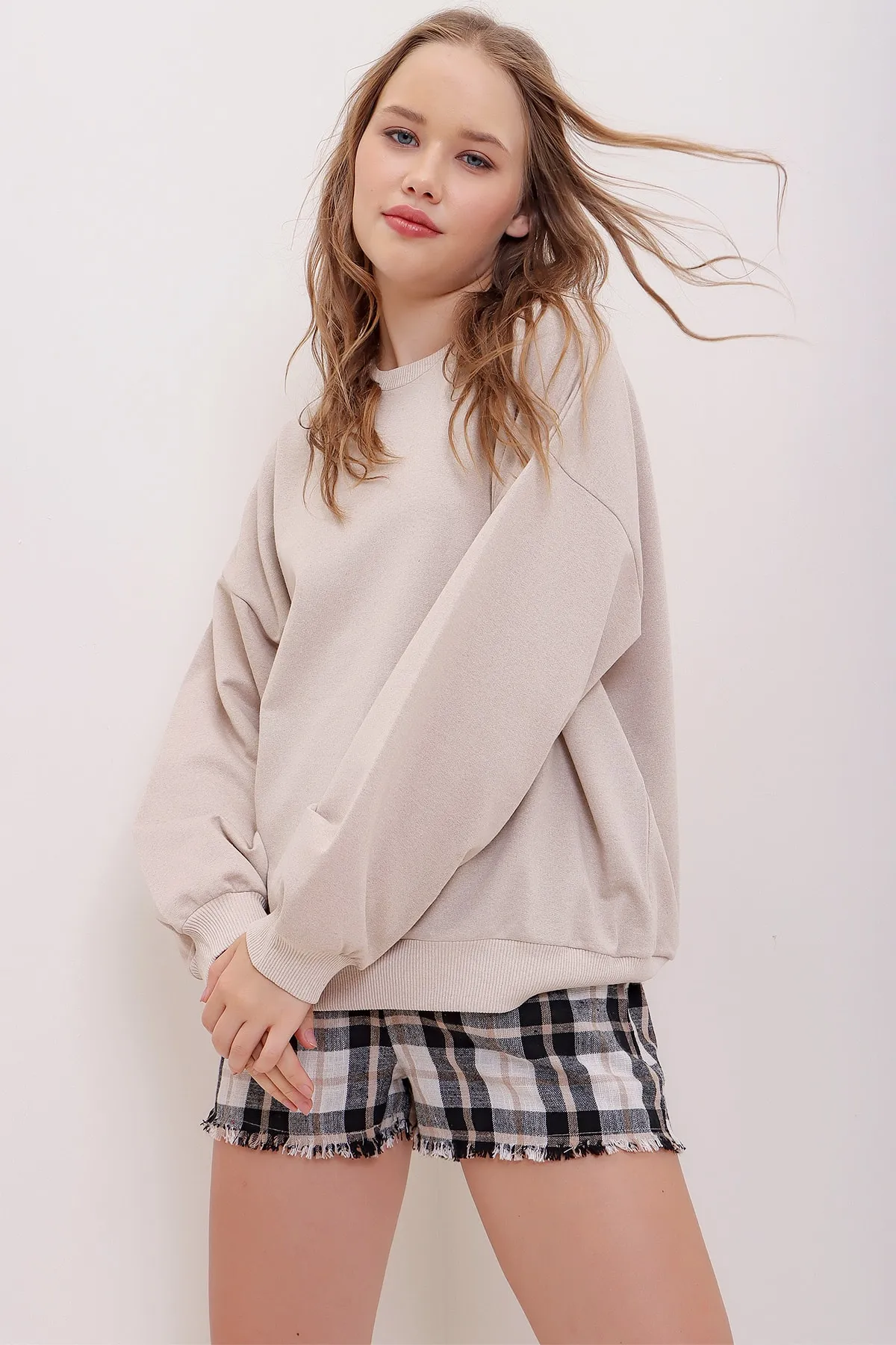 Trend Alaçatı Stili  Sweatshirt - Beige - Oversized