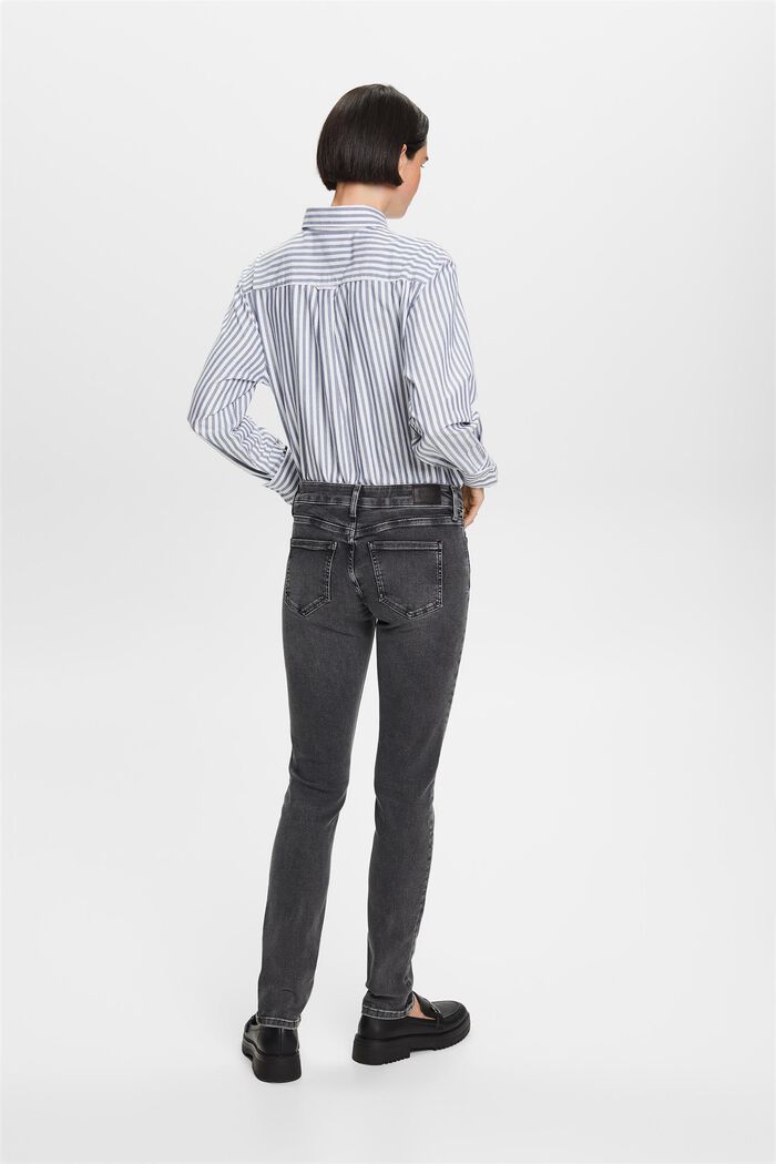 Jeans mit mittlerer Bundhöhe und schmaler Passform